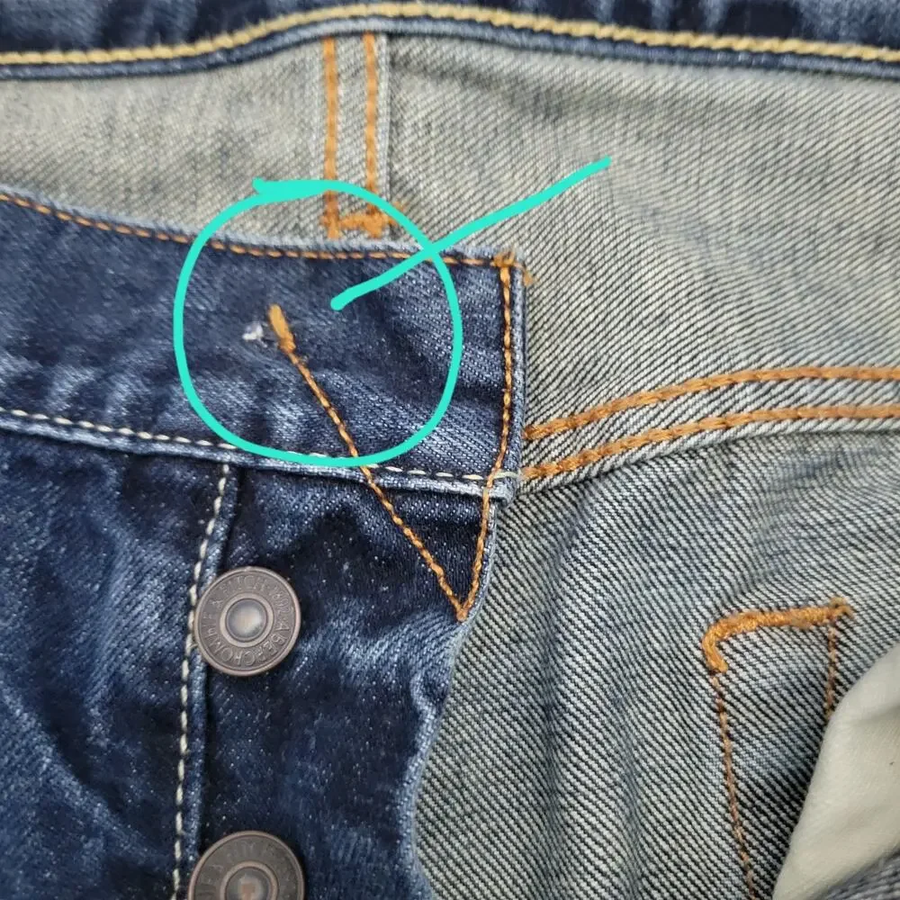 Abercrombie & Fitch **top button